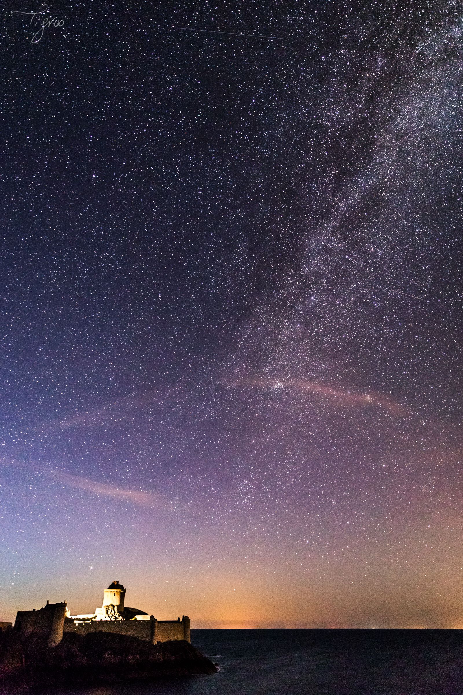 Comète NEOWISE photographe ciel étoiles Voie Lactée pollution lumineuse Fort La Latte Cap Fréhel